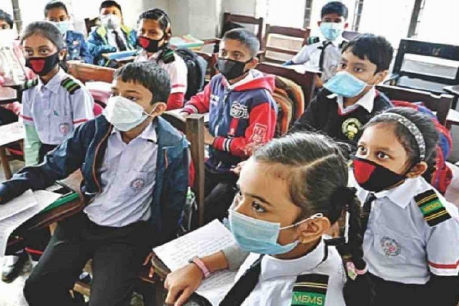 Govt decides to keep schools open, ramp up vaccination