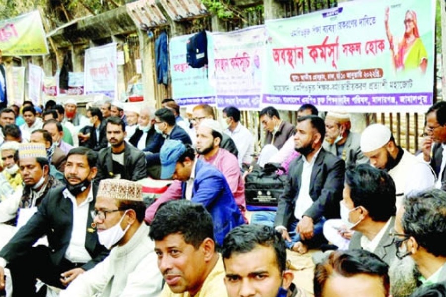 Teachers of non-government institutions demand nationalisation of their jobs