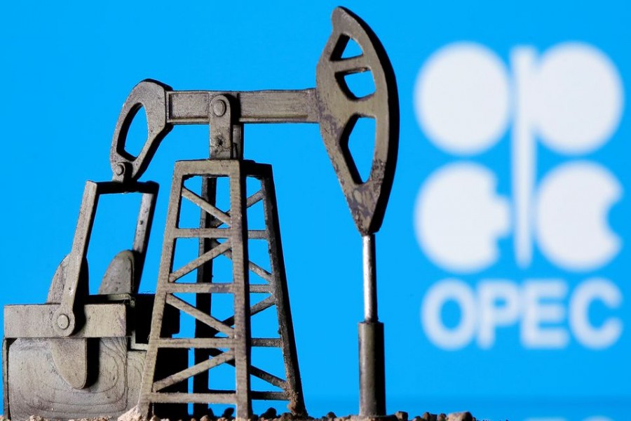 Oil prices climb on renewed risk appetite, tight OPEC supply