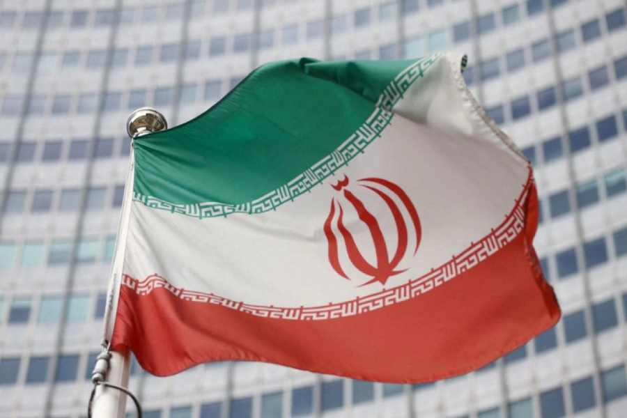 The Iranian flag waves in front of the International Atomic Energy Agency (IAEA) headquarters in Vienna, Austria, March 1, 2021. REUTERS/Lisi Niesner/File Photo