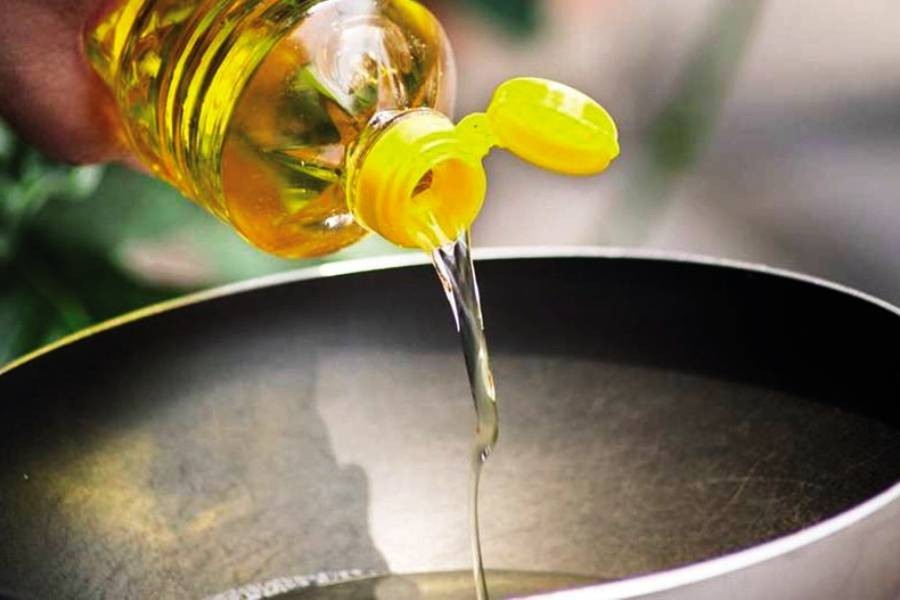 Govt pauses edible oil price readjustment for 15 days
