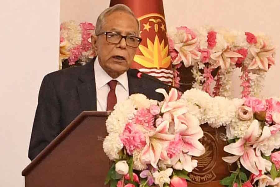 President asks police members to ensure 'hassle-free' services