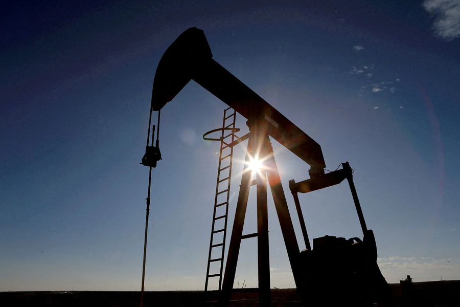 Oil holds near 7-year high