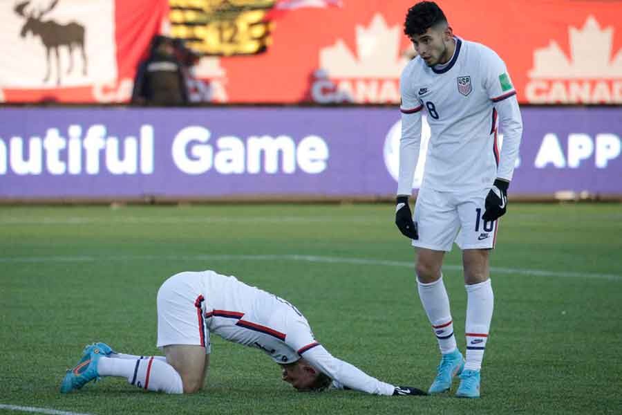 Football - World Cup - CONCACAF Qualifiers - Canada v United States - Tim Hortons Stadium, Hamilton, Canada - January 30, 2022 Paul Arriola and Ricardo Pepi of the US react — Reuters/Carlos Osorio