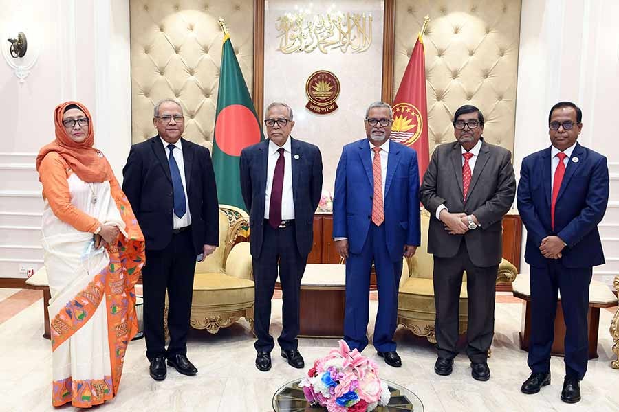 Outgoing CEC, election commissioners call on president