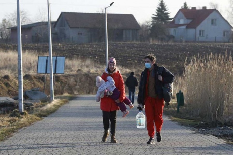 People stand at the border crossing between Poland and Ukraine, after Russian President Vladimir Putin authorised a military operation in eastern Ukraine, in Medyka, Poland, Feb 24, 2022. REUTERS/Kacper Pempel