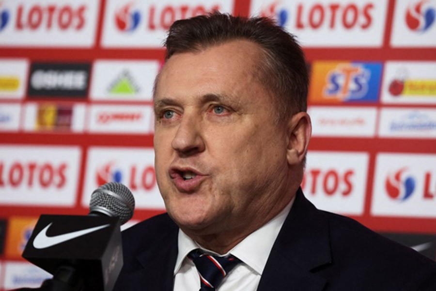 President of the Polish Football Association Cezary Kulesza speaks at a news conference, after Czeslaw Michniewicz was announced by the Polish Football Association (PZPN) as the new national team coach, in Warsaw, Poland, Jan 31, 2022. REUTERS/Kacper Pempel