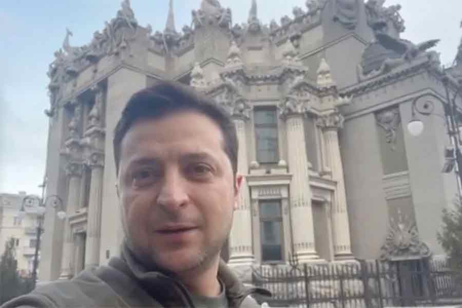 Selfie video: Ukrainian president’s favourite style in addressing the nation