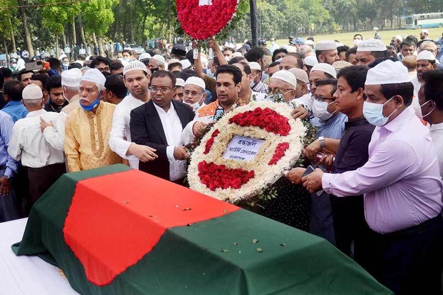 People from all walks of life pay final respects to former president Shahabuddin