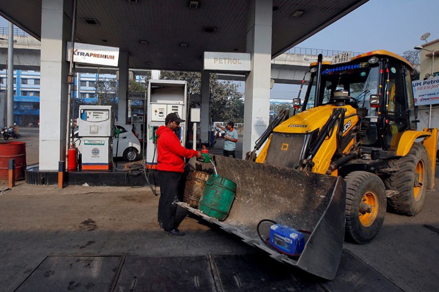 Indian diesel buyers rush to secure supplies from cheaper retail outlets