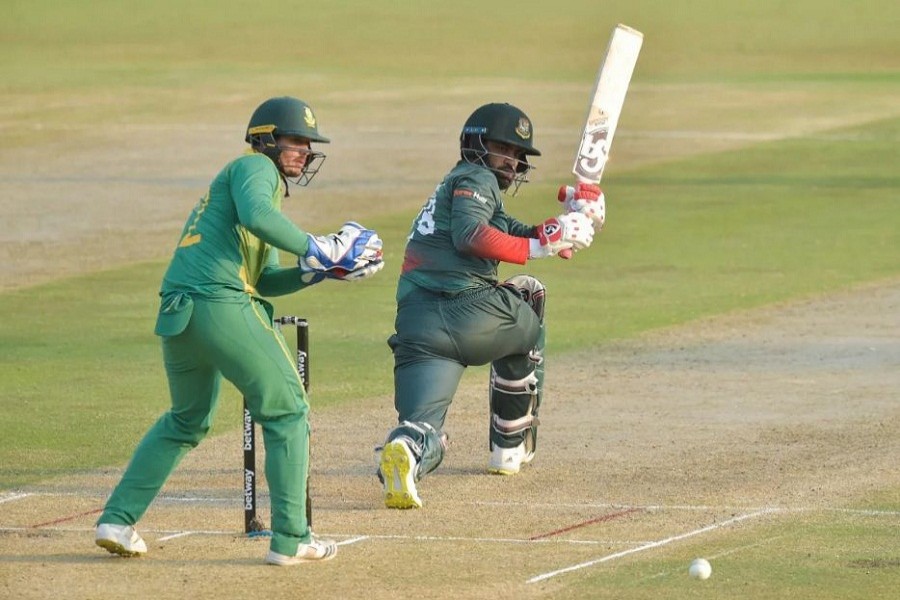 Tamim sweeps one for boundary. Photo - ESPNCricinfo