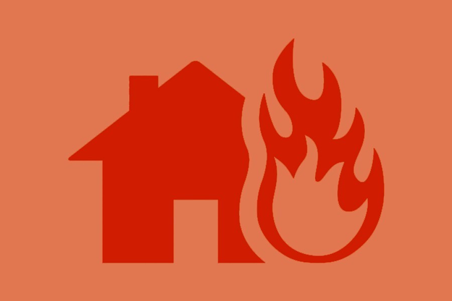 Building catches fire in Old Dhaka