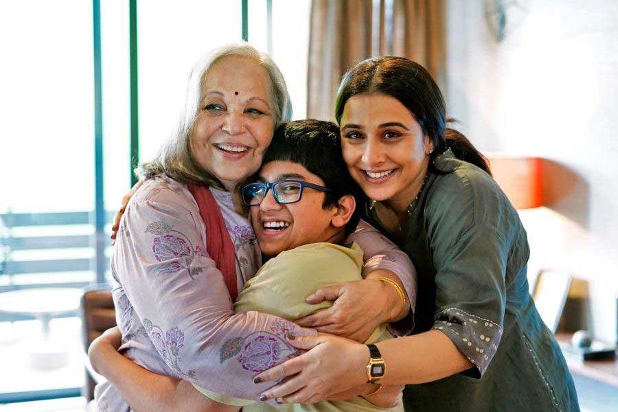 - Surya Kasibhatla (middle) with his co-actors Rohini Hattangadi (left) and Vidya Balan (right)