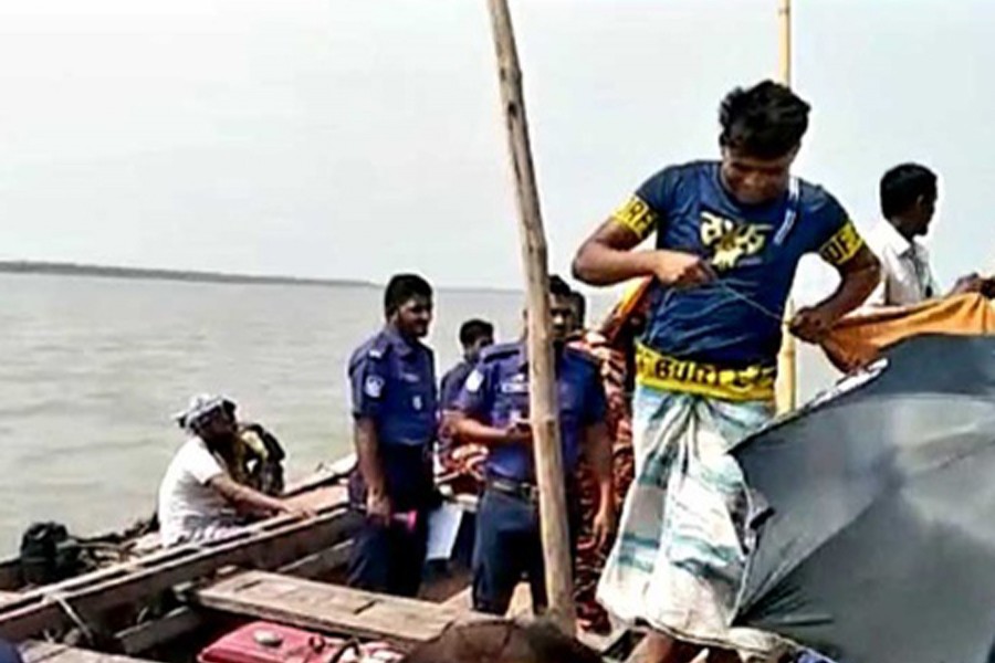 Mother, daughter die after trawler capsizes in Barisal