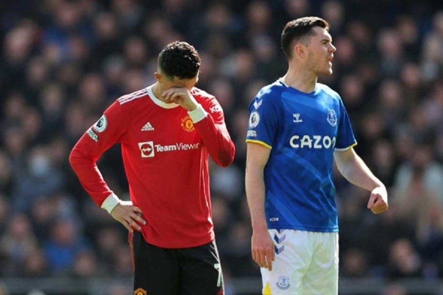 Everton boost survival hopes with win over woeful Man United