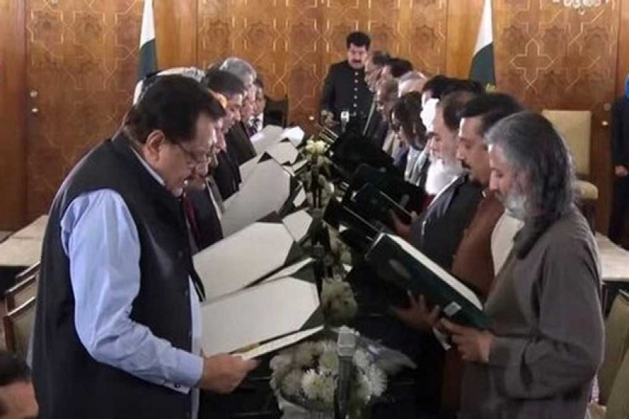 Pakistan's new cabinet took their oaths in a ceremony on Tuesday. Photo: Twitter. Free Press Journal  @fpjindia