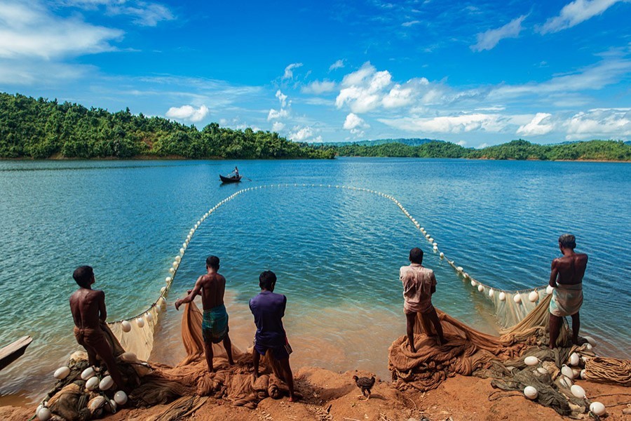Govt imposes fishing ban in Kaptai Lake from May 1