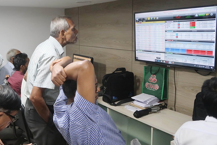 Stocks slip into red ahead of Eid holidays