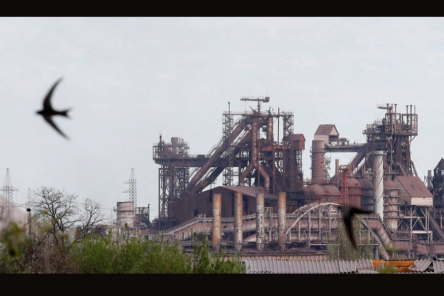 Mariupol civilians leave besieged Azovstal steelworks