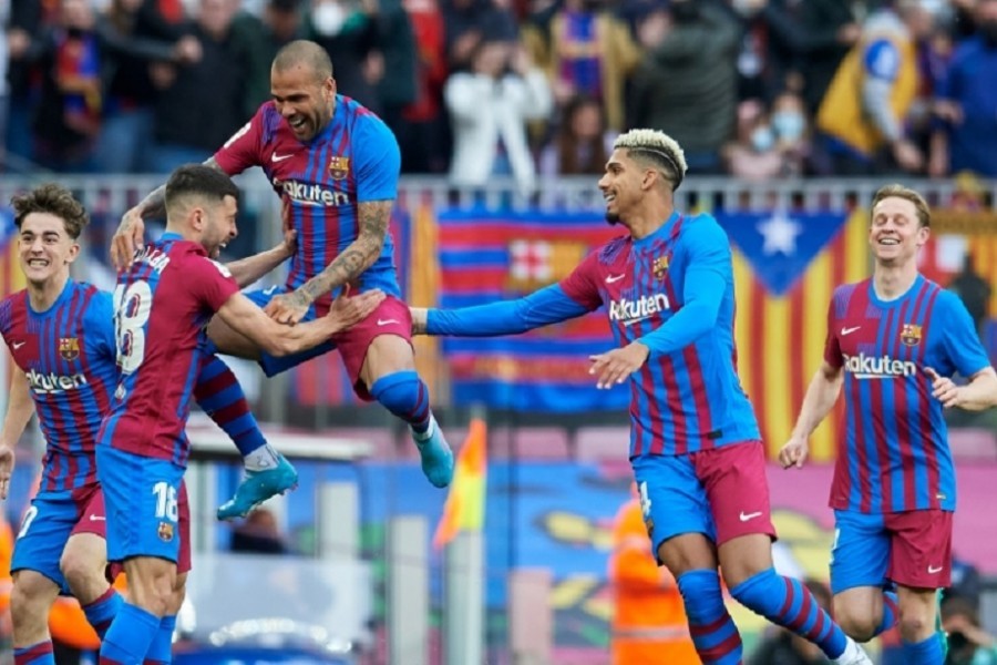 Barcelona seals UCL spot with three matches to spare