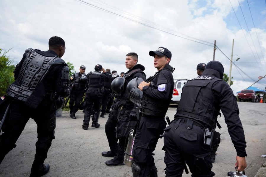 Police officers stand guard outside the Santo Domingo de los Tsachilas prison after Ecuadorean authorities reported that they managed to put out a riot and recapture several inmates that had escaped, in Santo Domingo, Ecuador May 9, 2022. REUTERS/Johanna Alarcon