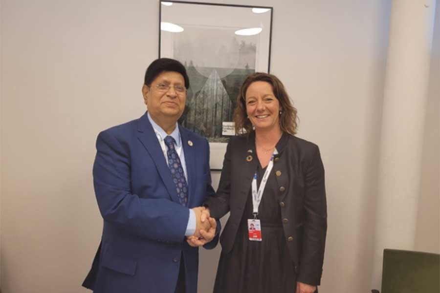 Global community should share burden of climate migrants, says Momen