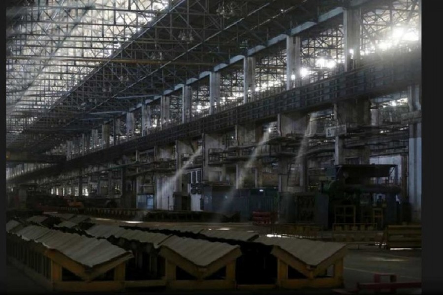 A general view of the deserted hot strip mill department of the Pakistan Steel Mills (PSM) on the outskirts of Karachi, Pakistan, Feb 8, 2016. Reuters