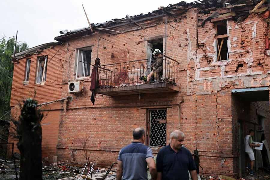 Rescuers extracting a body from a residential building damaged by a military strike in Kharkiv of Ukraine on July 11 this year –Reuters file photo