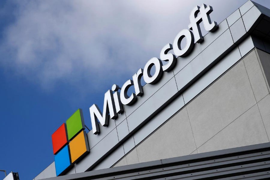 Microsoft forecasts double-digit revenue growth, soothes market fears