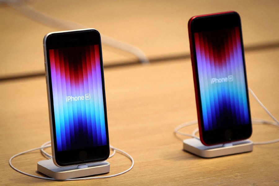 The new Apple iPhone SE is displayed at the Apple Store on 5th Avenue shortly after it went on sale in Manhattan, in New York City, New York, US on March 18, 2022 — Reuters/Files