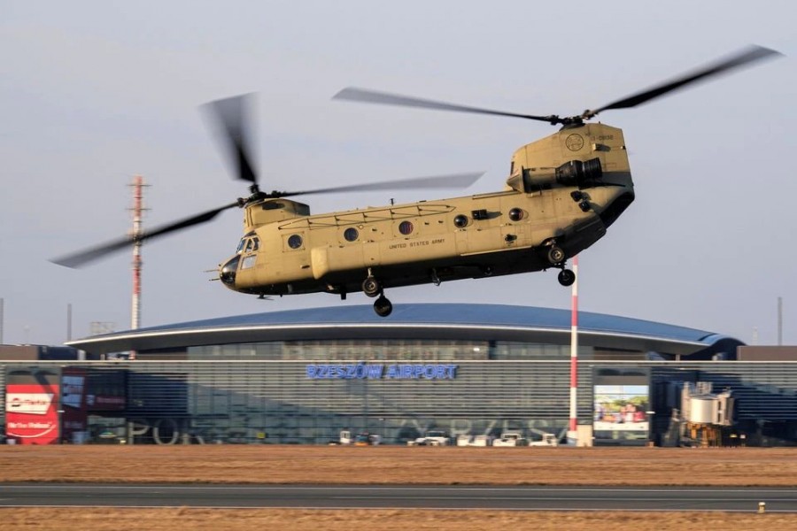 A US Army CH-47F Chinook helicopter lands at Rzeszow-Jasionka Airport, Poland on February 15, 2022 — Agencja Wyborcza.pl via REUTERS