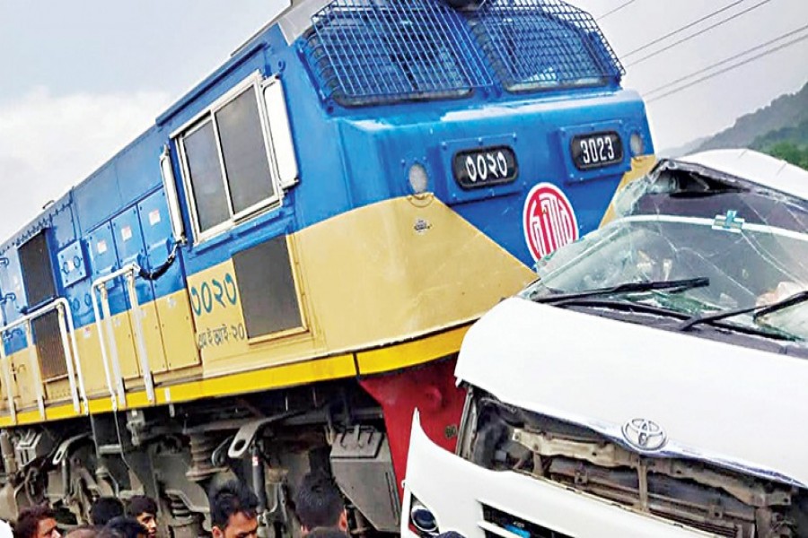 খৈয়াছড়া দুর্ঘটনা ‘গেটম্যান ও মাইক্রোবাস চালকের দোষে’