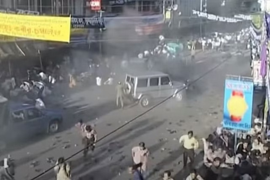 একের পর এক গ্রেনেড হামলা হয়েছিল শেখ হাসিনার সেই সমাবেশে।ফাইল ছবি