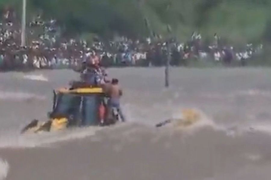 ভারতে বন্যা-ভূমিধসে ৩৩ মৃত্যু