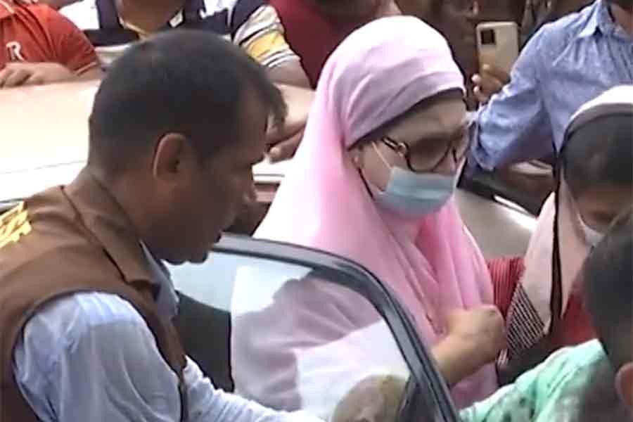 Khaleda returns home after health check-up at Evercare Hospital