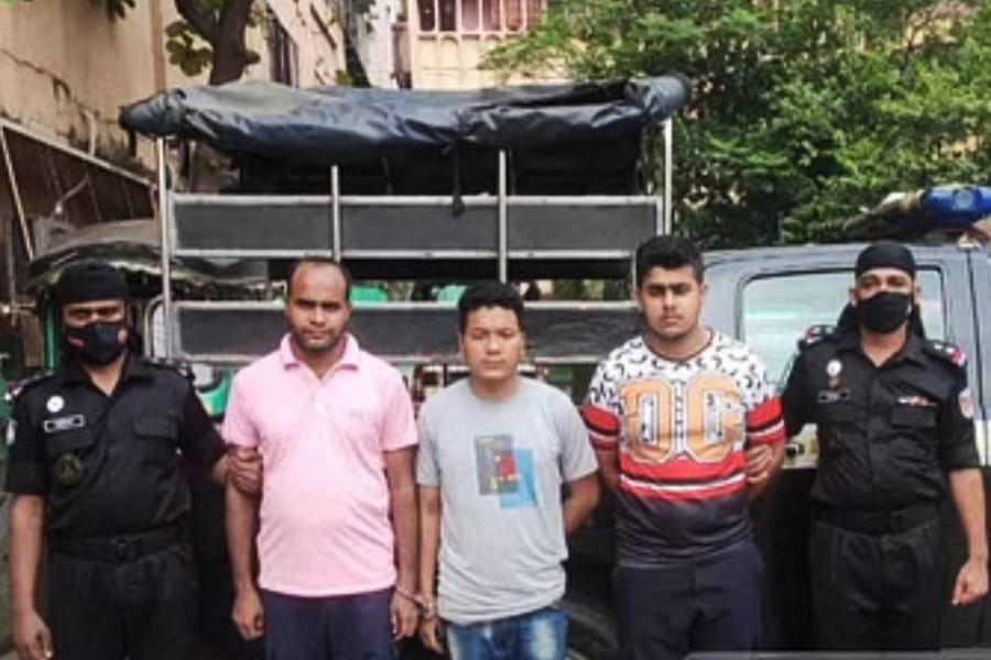 ঘুষ দাবি করে সেনা সদস্যকে ‘মারধর’, রেলের ৩ নিরাপত্তাকর্মী গ্রেপ্তার