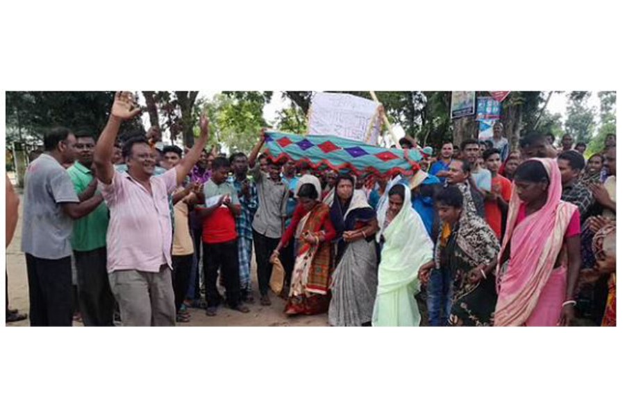 রোববার সকাল থেকেই হবিগঞ্জের চান্দপুর চা বাগানে উৎসবের আমেজ দেখা গেছে/ ছবি:বিডিনিউজ টোয়েন্টিফোর ডটকম