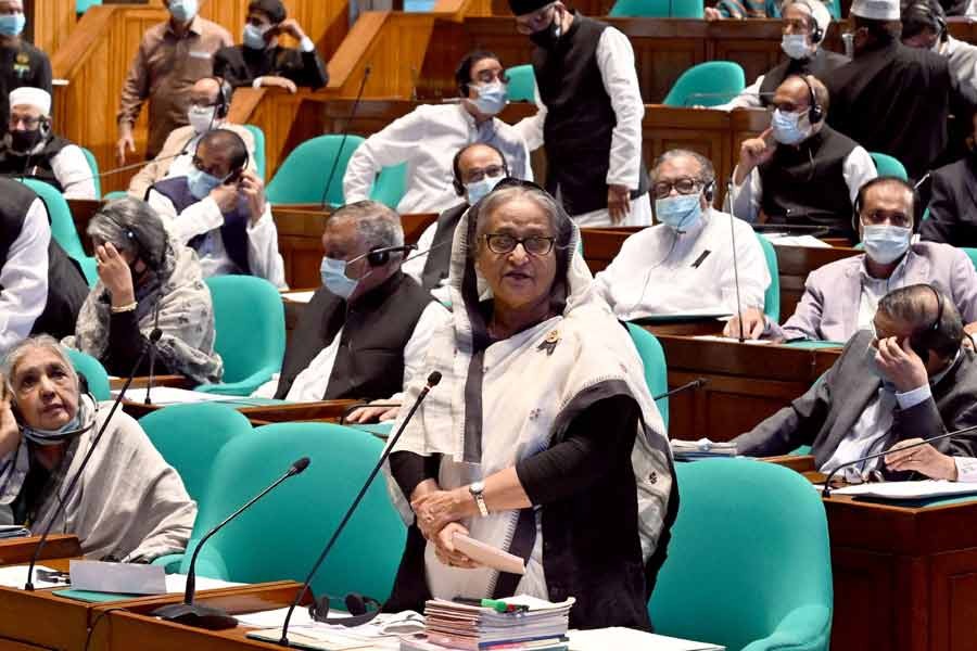 রোববার জাতীয় সংসদে ডেপুটি স্পিকার ফজলে রাব্বী মিয়ার মৃত্যুতে শোক প্রস্তাবের উপর আলোচনায় অংশ নেন প্রধানমন্ত্রী শেখ হাসিনা। ছবি: পিআইডি।
