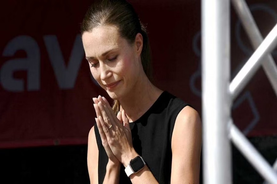 একজন প্রধানমন্ত্রী কতটা নাচলে বাড়াবাড়ি হয়?