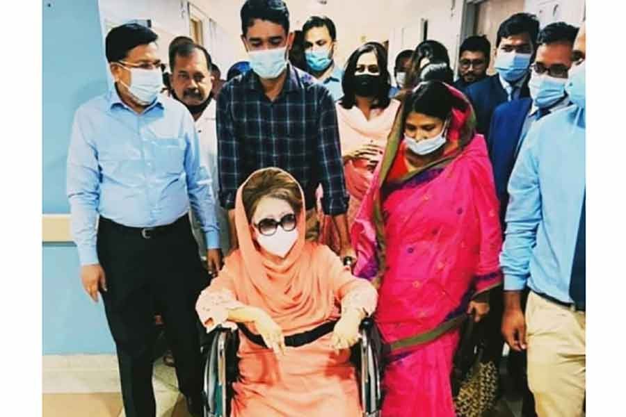 Khaleda Zia returns home from hospital