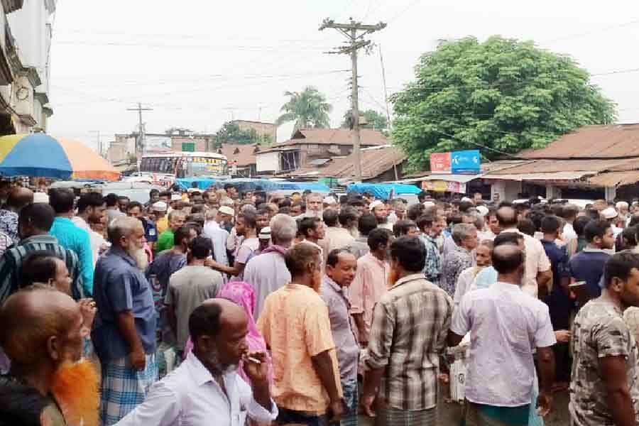 Farmers in Jamalpur block road after failing to purchase fertilisers