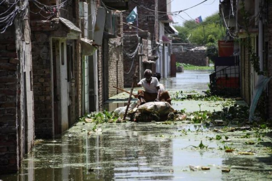 Pakistan tries to avert lake overflow amid floods; UN warns of more misery