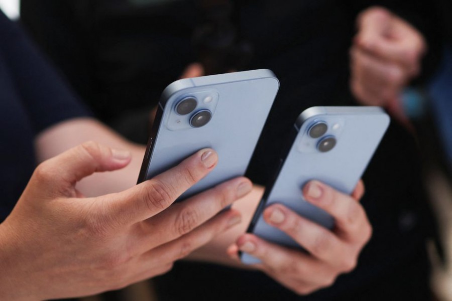 A guest holds the new iPhone 14 at an Apple event at their headquarters in Cupertino, California, US on September 7, 2022 — Reuters photo