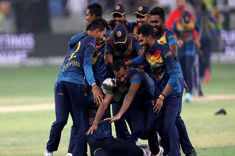 Asia Cup - Final - Pakistan v Sri Lanka - Dubai International Stadium, Dubai, United Arab Emirates - September 11, 2022 Sri Lanka players celebrate after the match. REUTERS/Christopher Pike