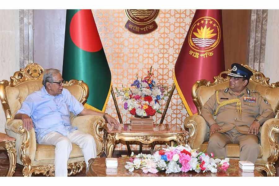 Outgoing IGP pays courtesy call on president