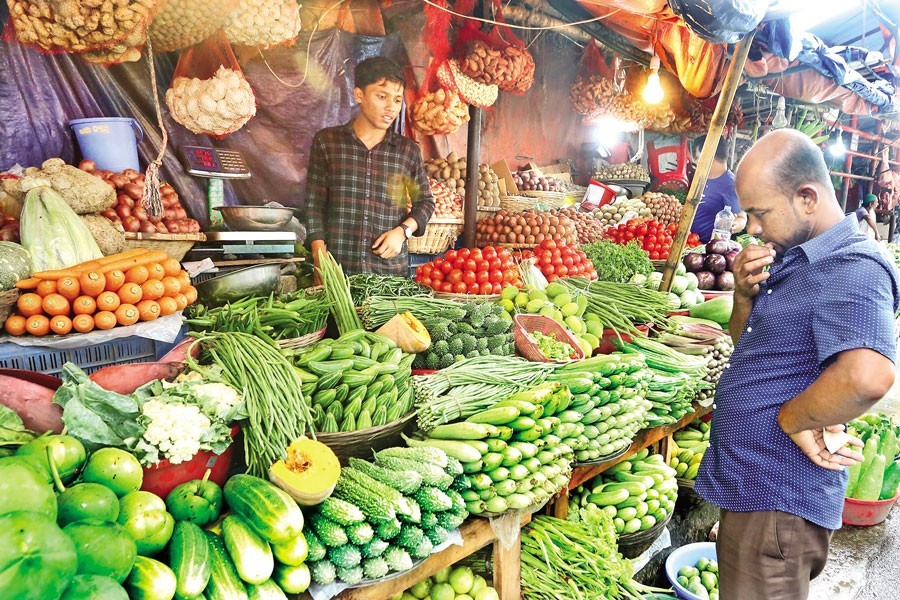 This buyer is seen making a decision on which vegetables to buy at Shantinagar kitchen market in Dhaka on Friday. Prices of vegetables have shot up in the city kitchen markets, adding to woes of the fixed-income people who are already overburdened with the soaring prices of essentials — FE photo