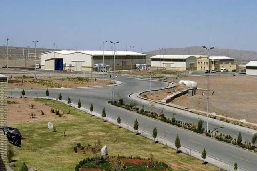 A view of the Natanz uranium enrichment plant 250 km (155 miles) south of the Iranian capital Tehran, March 30, 2005. REUTERS/Raheb Homavandi/File Photo