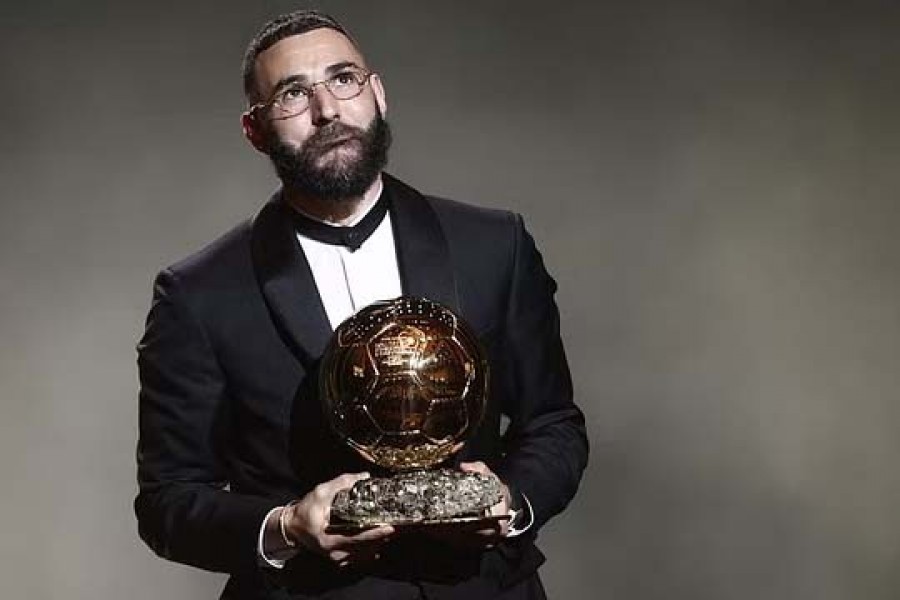 Football - 2022 Ballon d'Or - Chatelet Theatre, Paris, France - October 17, 2022 Real Madrid's Karim Benzema after winning the Ballon d'Or.REUTERS/Benoit Tessier