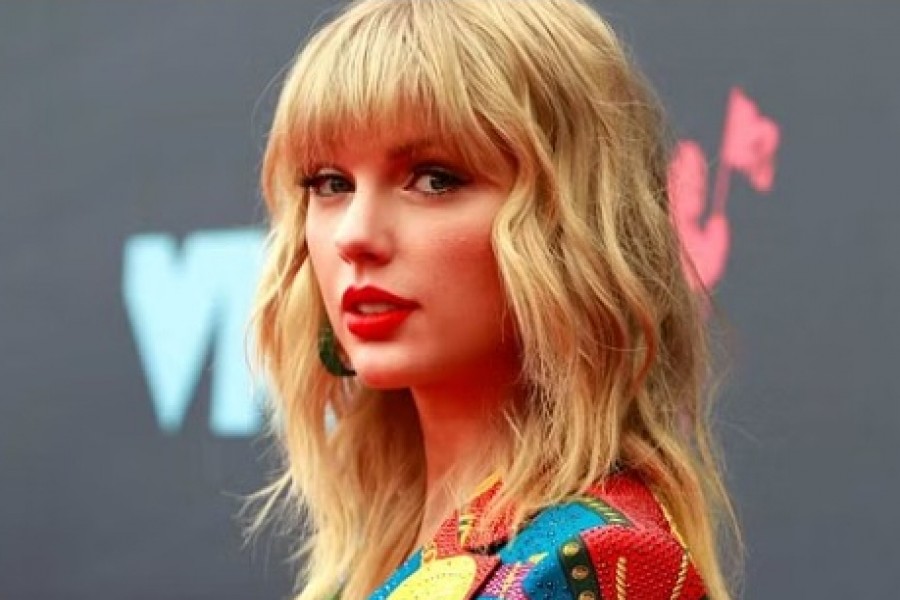 Taylor Swift releases new album 'Midnights'