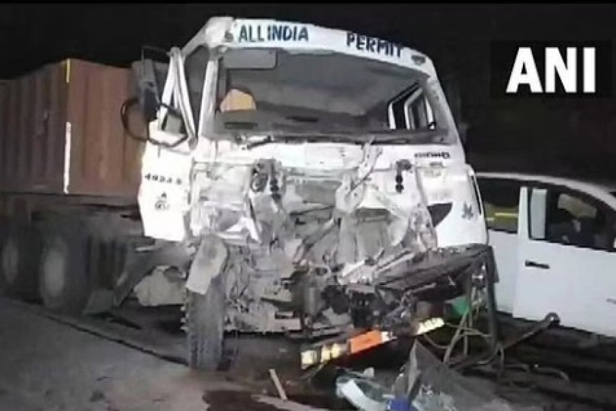 15 dead as bus carrying workers home for Diwali crashes in India